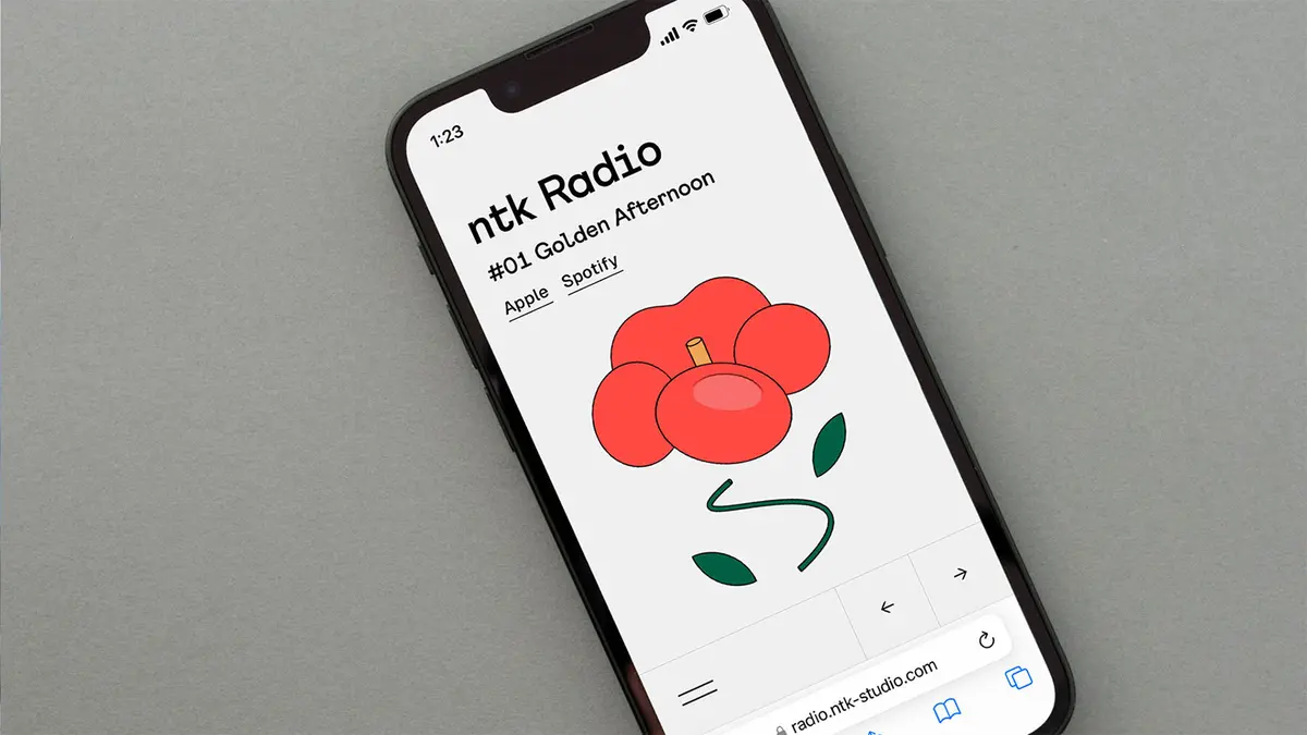 音楽を聴きながらグラフィックアートを触って楽しめる自主制作のWebサイト。デザイン・3D・モーションの制作から、AstroやThree.jsを利用したWeb実装までの全行程を行った。